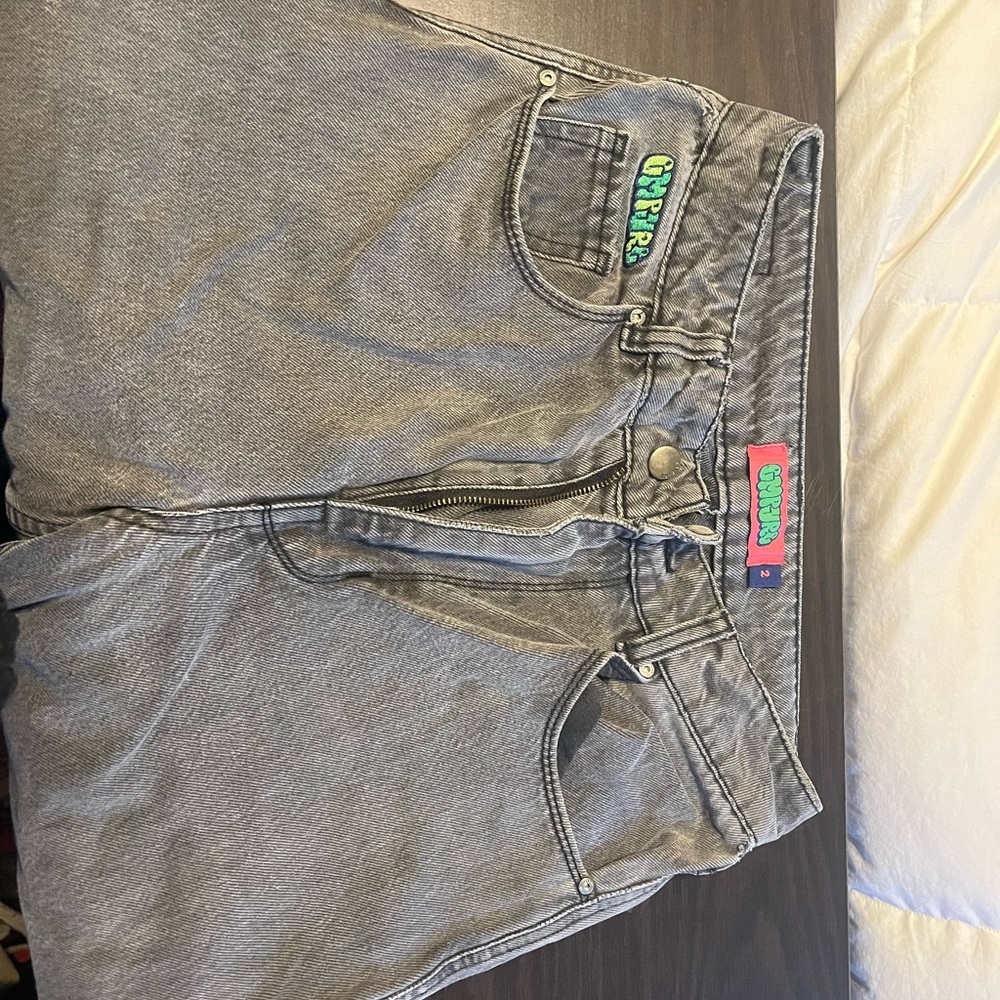 Empyre woman’s baggy jeans